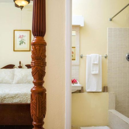 Ground Floor Apartment Located In Hometown, 5 Min Walk To The Beach Saint James Extérieur photo