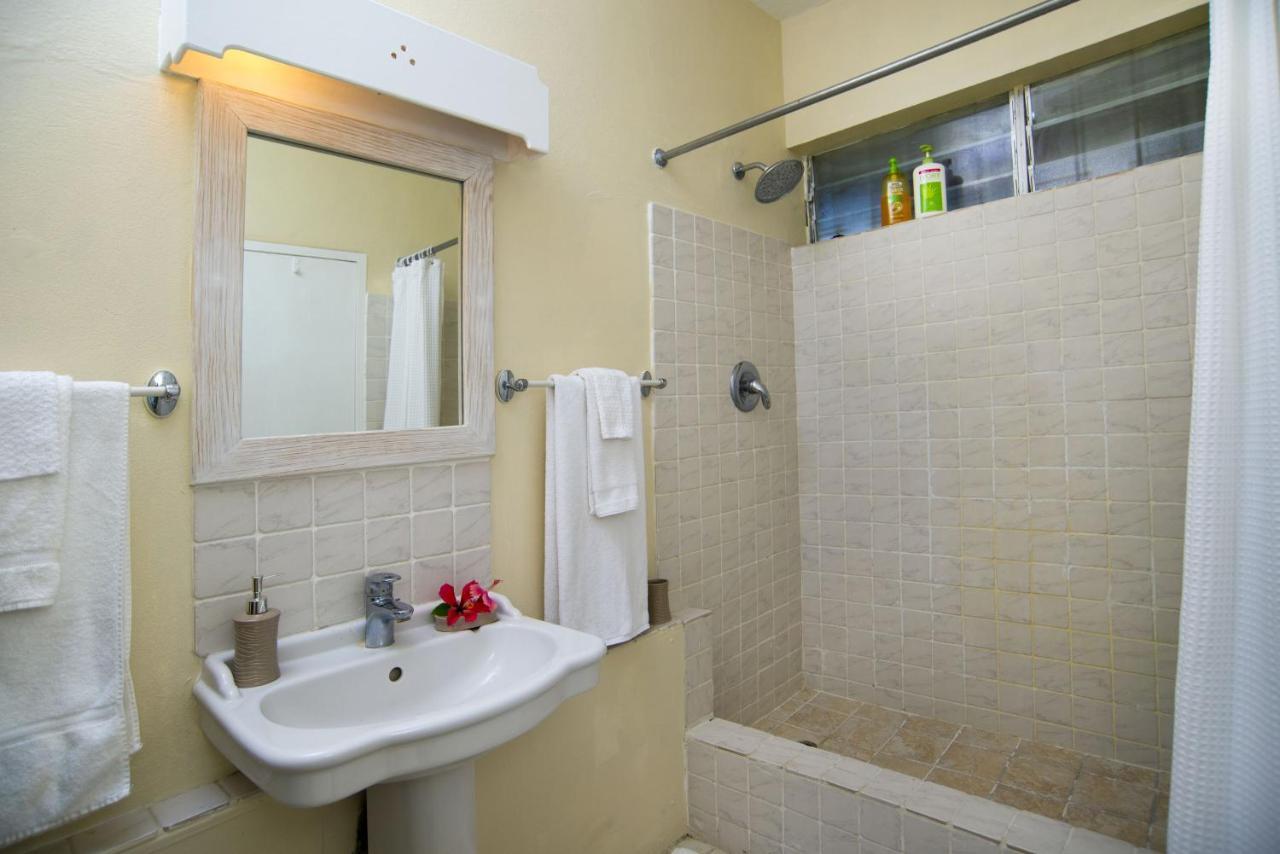 Ground Floor Apartment Located In Hometown, 5 Min Walk To The Beach Saint James Extérieur photo