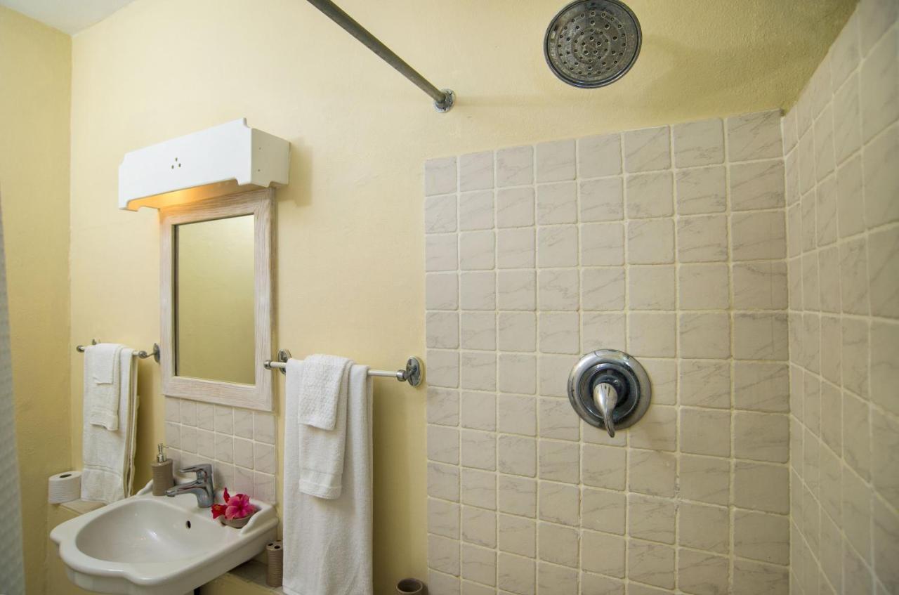 Ground Floor Apartment Located In Hometown, 5 Min Walk To The Beach Saint James Extérieur photo